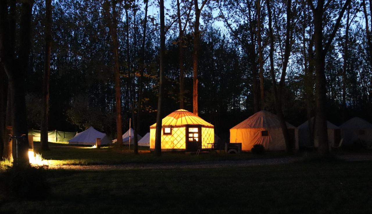Oeko Kemping Es Glamping Tiszadada Exterior foto