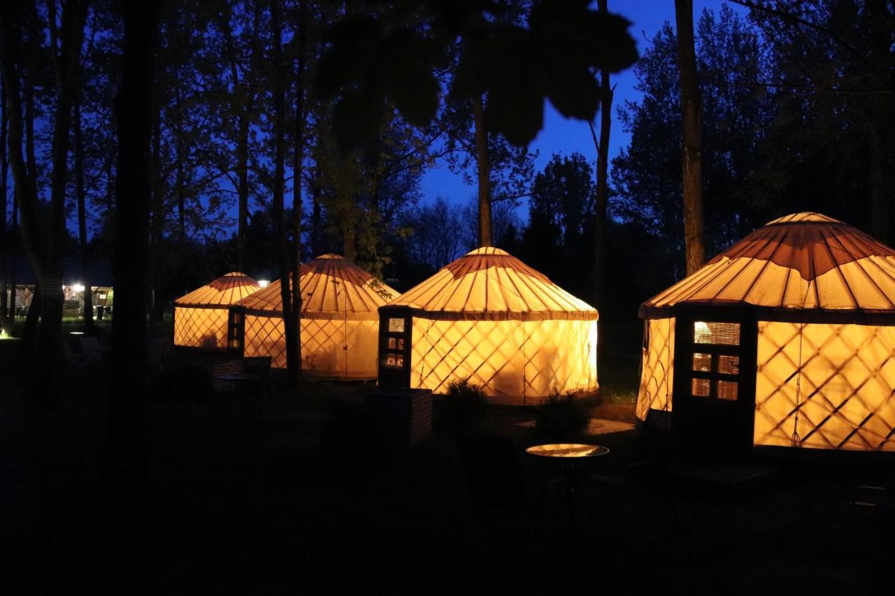 Oeko Kemping Es Glamping Tiszadada Exterior foto